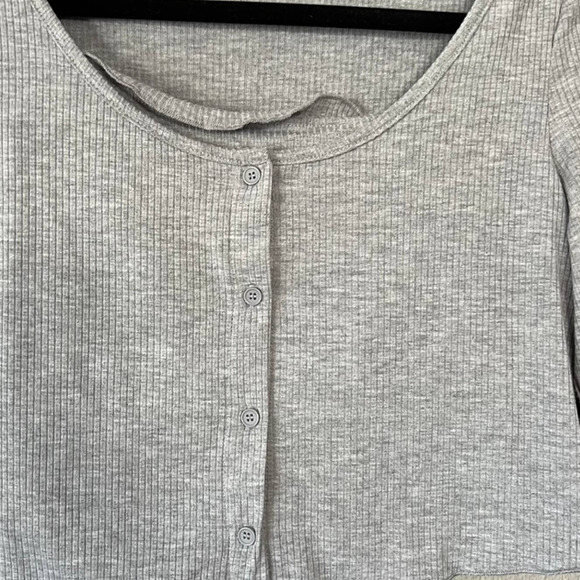 BP. Grey Ribbed Button Front Cropped Long Sleeve Top With Undershirt Cami Lrg - Picture 3 of 6